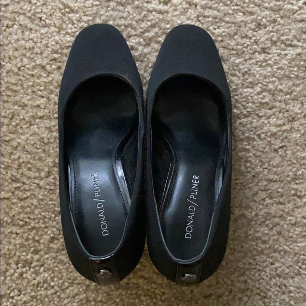 Donald Pliner blocked heel pumps